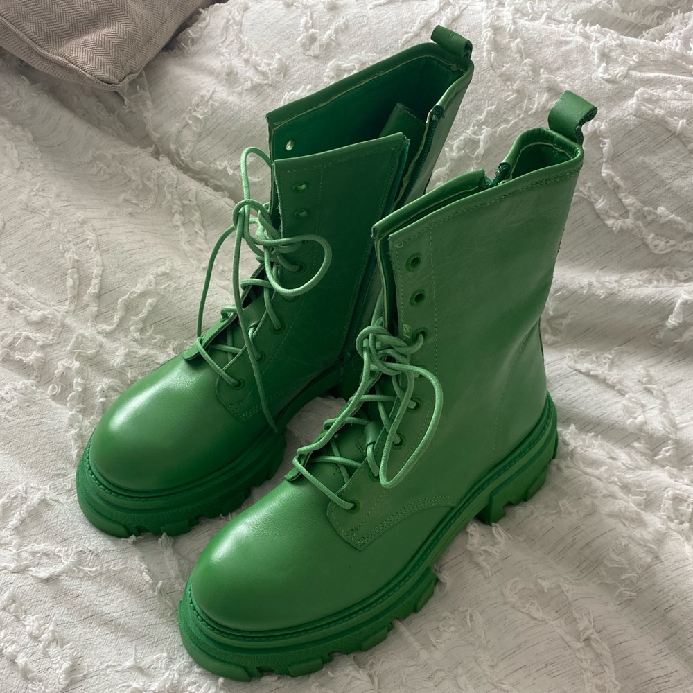 Combat boots